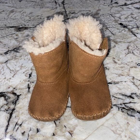 Baby Ugg Caden Boots in size 2/3 - Picture 3 of 8